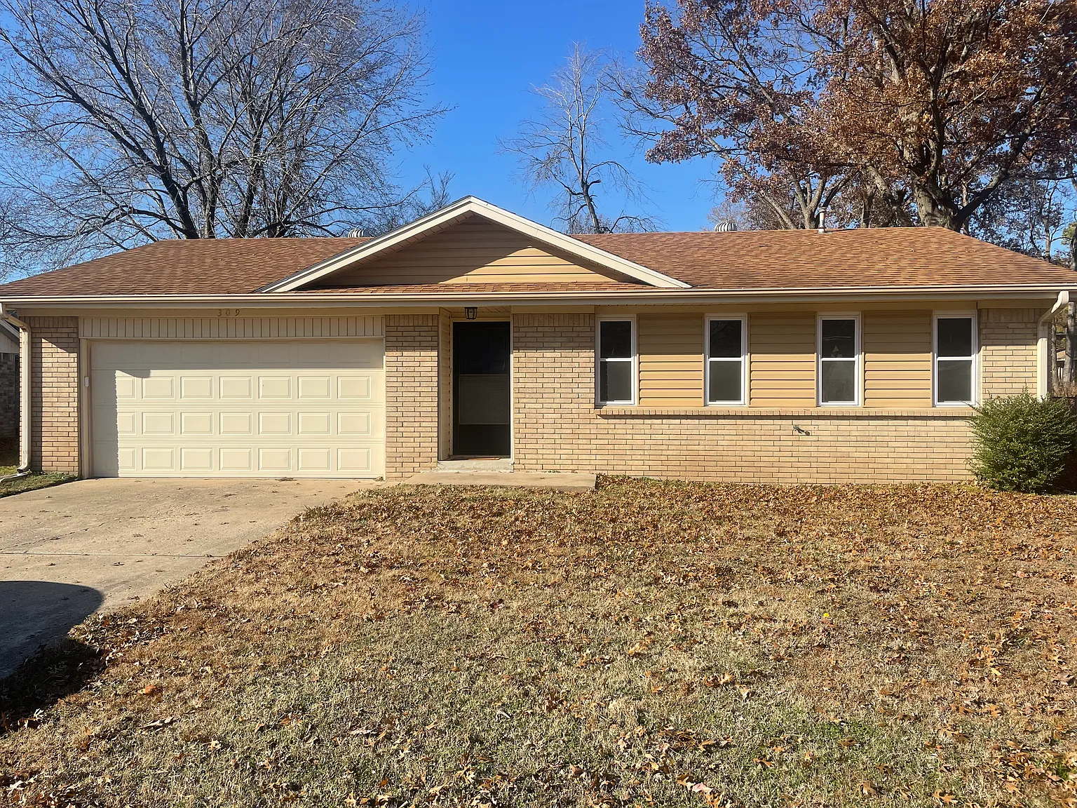 Lanternwick Ln, Pryor — Photo 1