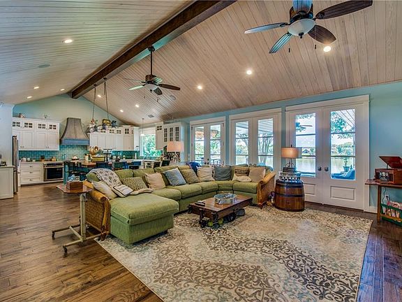 3rd image of 3032 River Oaks Dr
