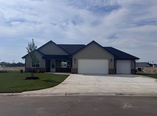 866 N Main St, Goddard, KS 67052
