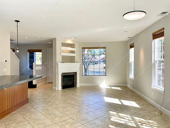4th image of 61567 Odell Lake Dr