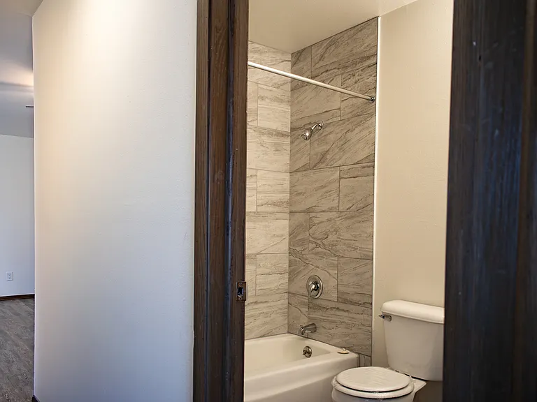 2 Bed / 1 Bath - 1,000 SF - Bathroom 2 Bed / 1 Bath - 1,000 SF - Bathroom