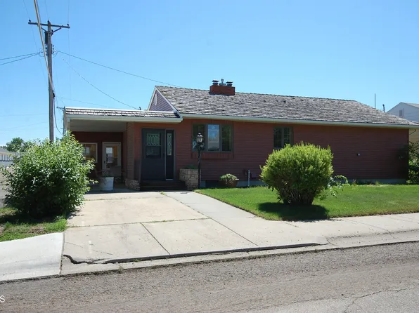 916 3rd St SW, Sidney, MT 59270