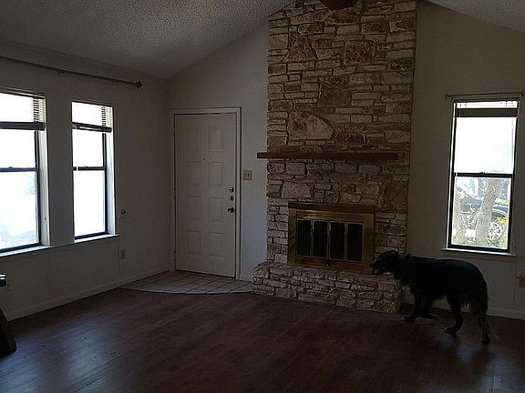 3rd image of 13 Deerfield Dr