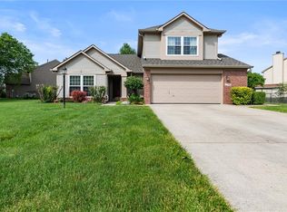 10202 Caliburn Ct, Fishers, IN