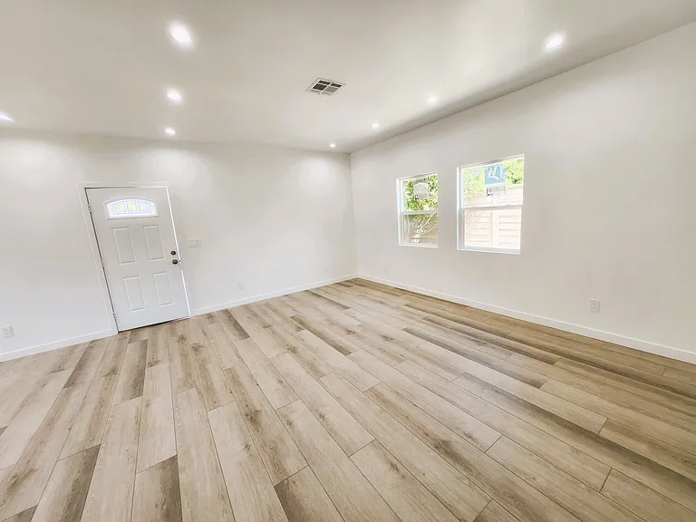 16047 Napa St — Photo 5