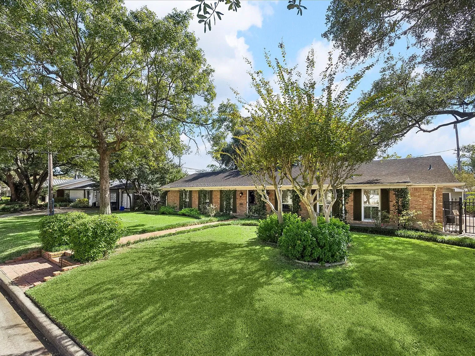 3 bed, 2.5 bath, 2609 sqft, $6,000 — Photo 1