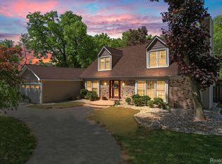 2460 Lakena Rd, West Bloomfield, MI 48324