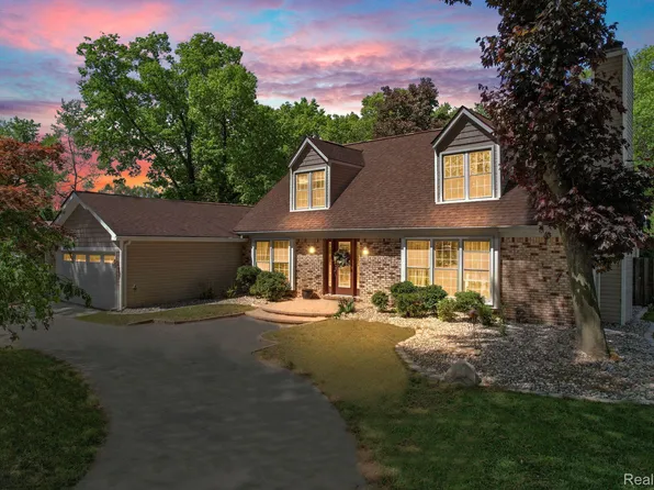 2460 Lakena Rd, West Bloomfield, MI 48324