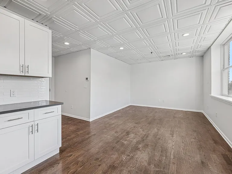331 Bloomfield Ave — Photo 6