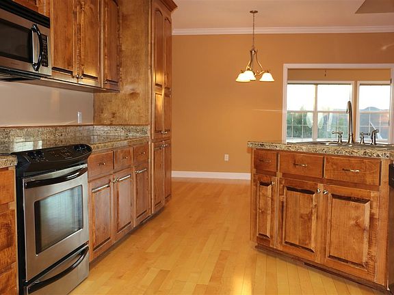 2nd image of 205 W Sommer Oak Dr
