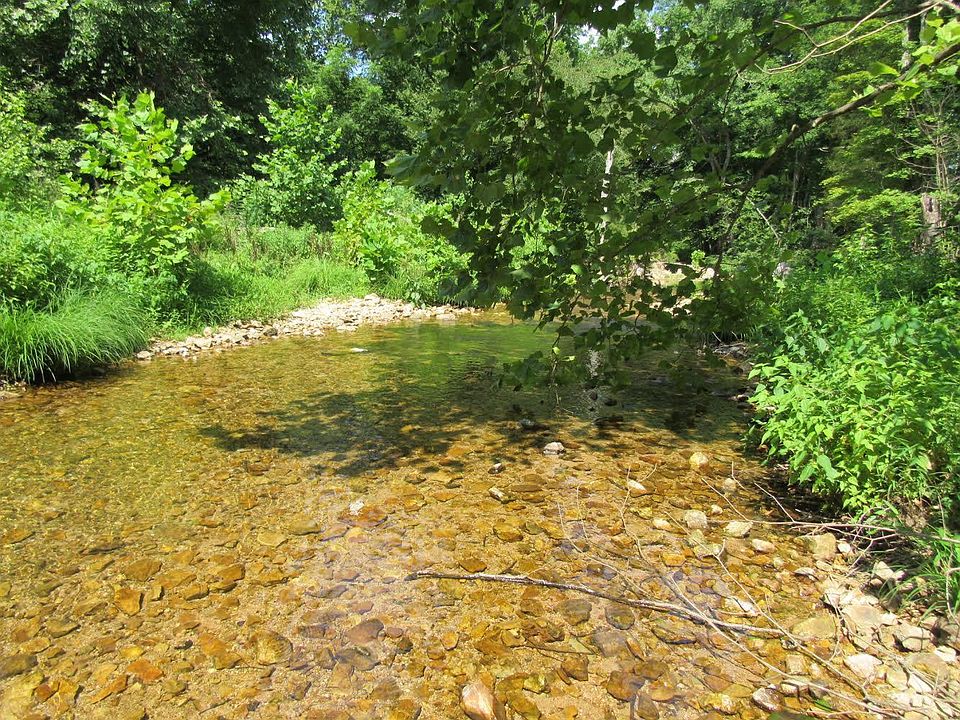 2nd image of 902 S Toms Creek Rd