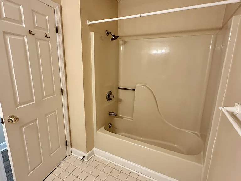 1420 Aldenwood Ln — Photo 12