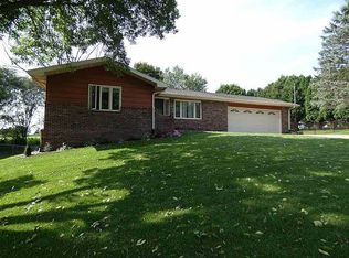 110 Moonlight Dr, Platteville, WI 53818