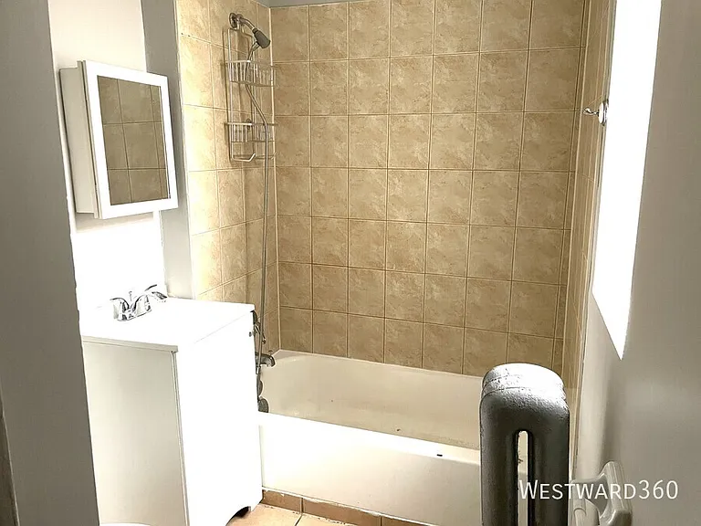 2551 N Avers Ave #2C — Photo 9