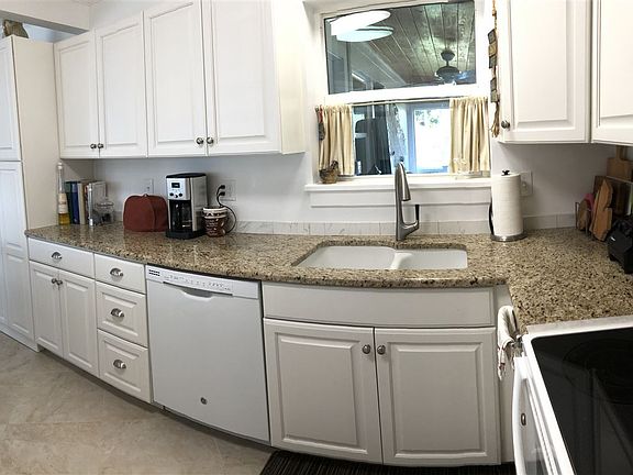 4th image of 84 Coquina Ave