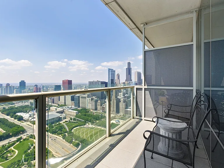 340 E Randolph St #5101 — Photo 8