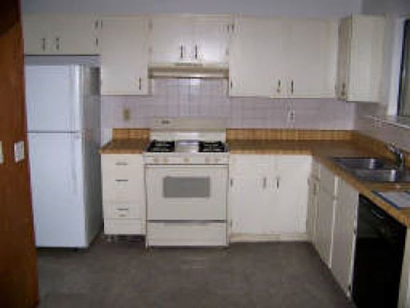 2nd image of 935 Sweetwater Cir