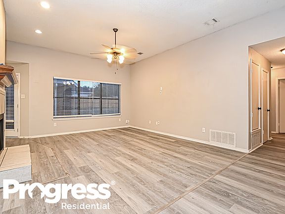 4th image of 821 Desoto Dr