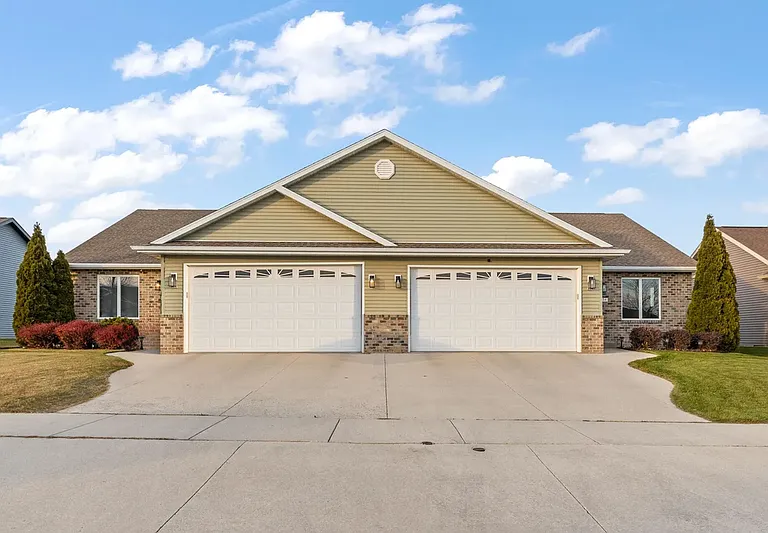 334 Autumn Ln — Photo 1