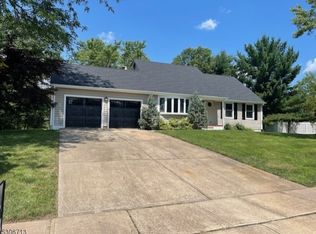 28 Fox Chase Run, Hillsborough, NJ 08844
