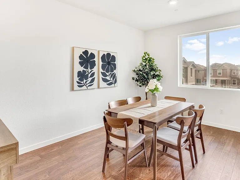 10946 International Dr — Photo 13