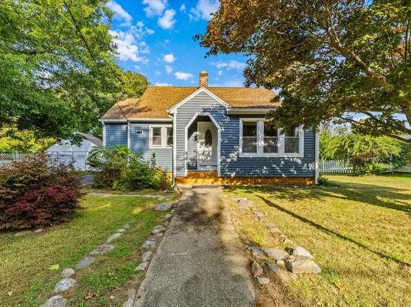 31 Pine Street, Waterford, CT 06385