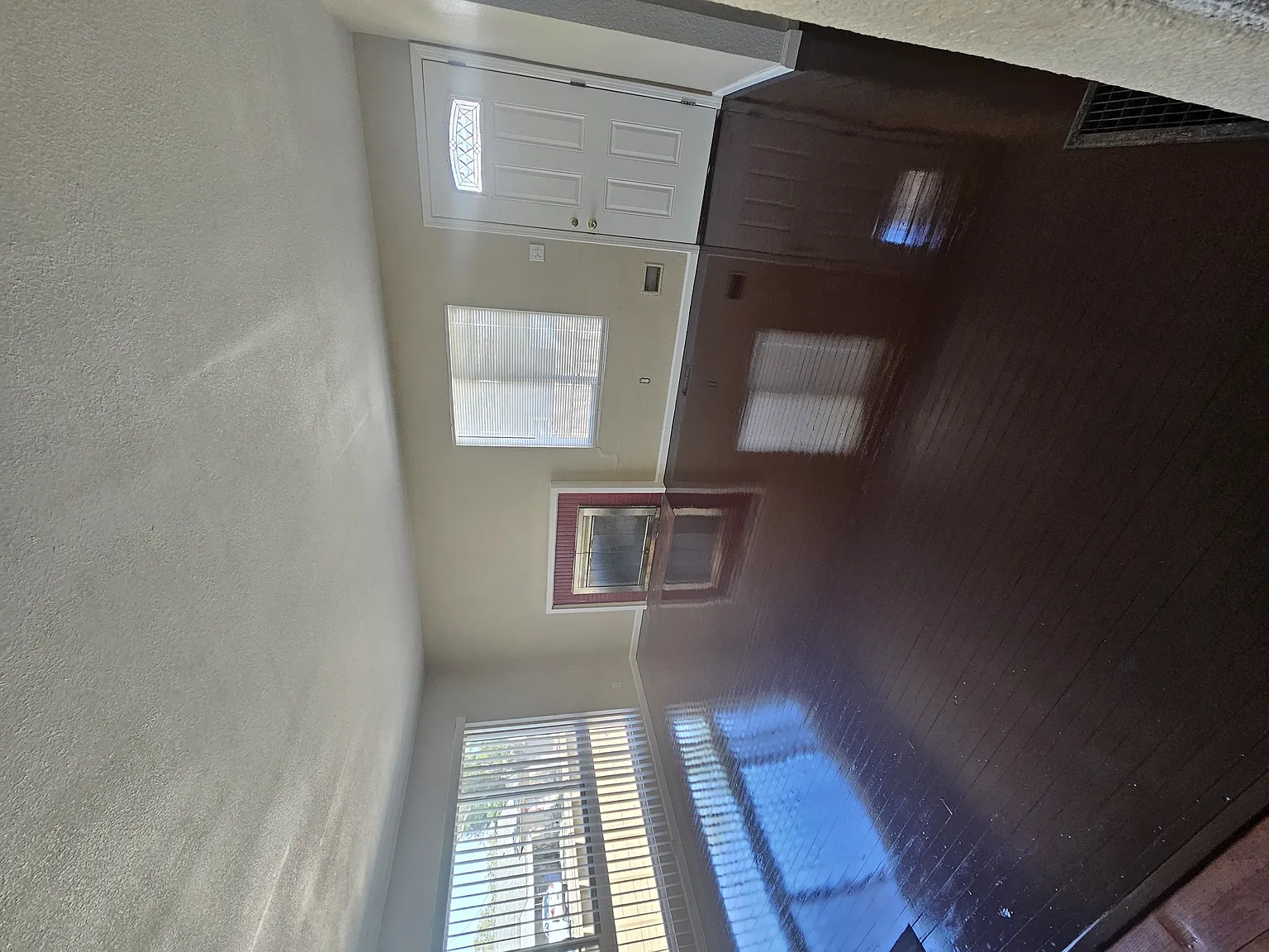 139 Marks Blvd — Photo 2