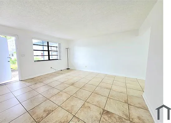 2 bed, 800 sqft, $2,100 — Photo 3