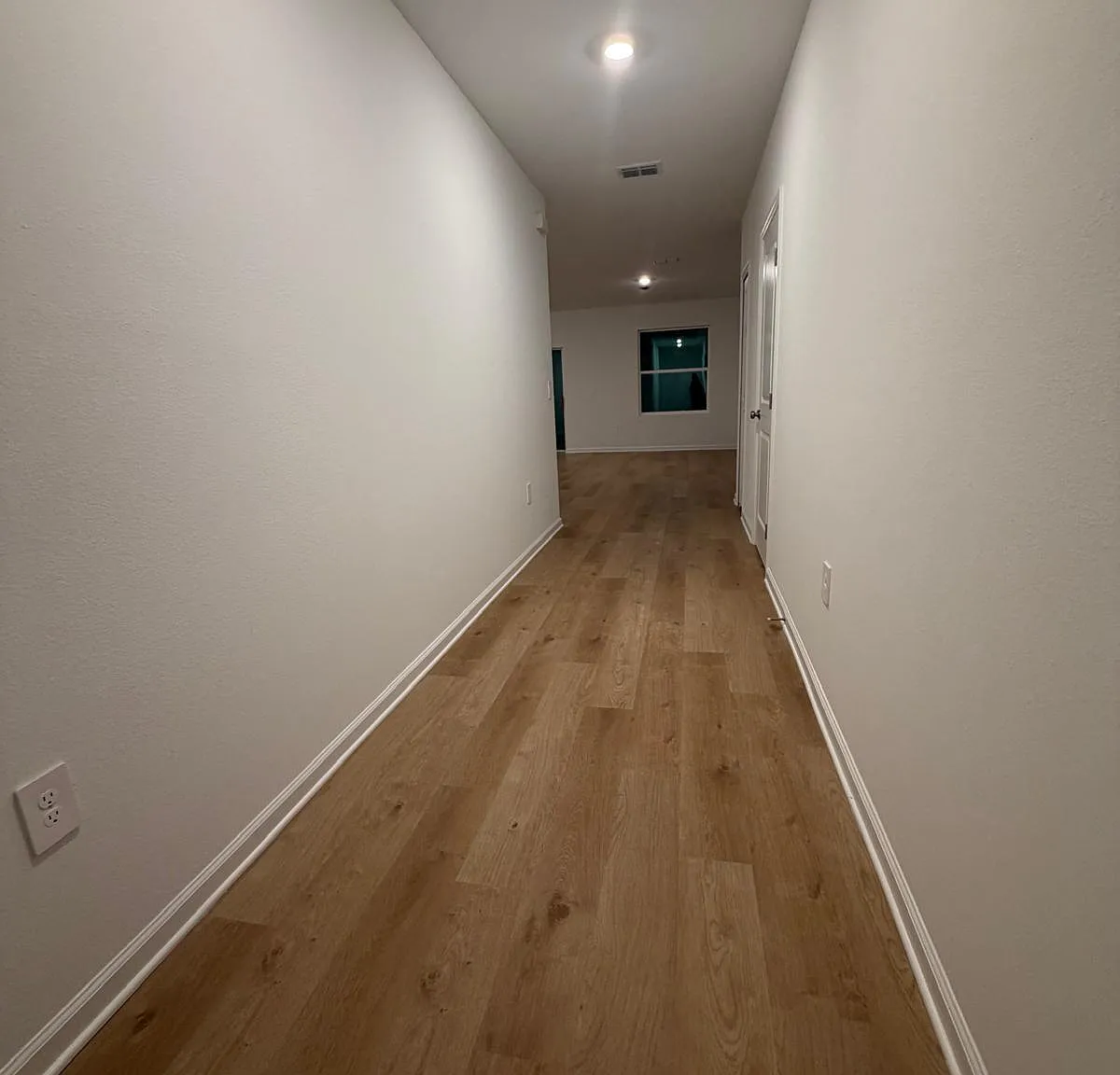 5 bed, 2112 sqft, $2,300 — Photo 4