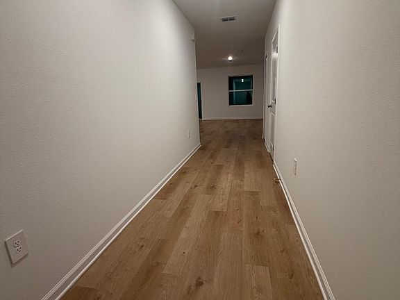 4th image of 1932 Wilder Way
