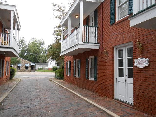 1st image of 521 University Dr