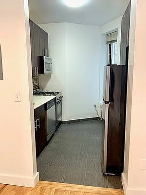 5th image of 130 E 96th St APT 1a