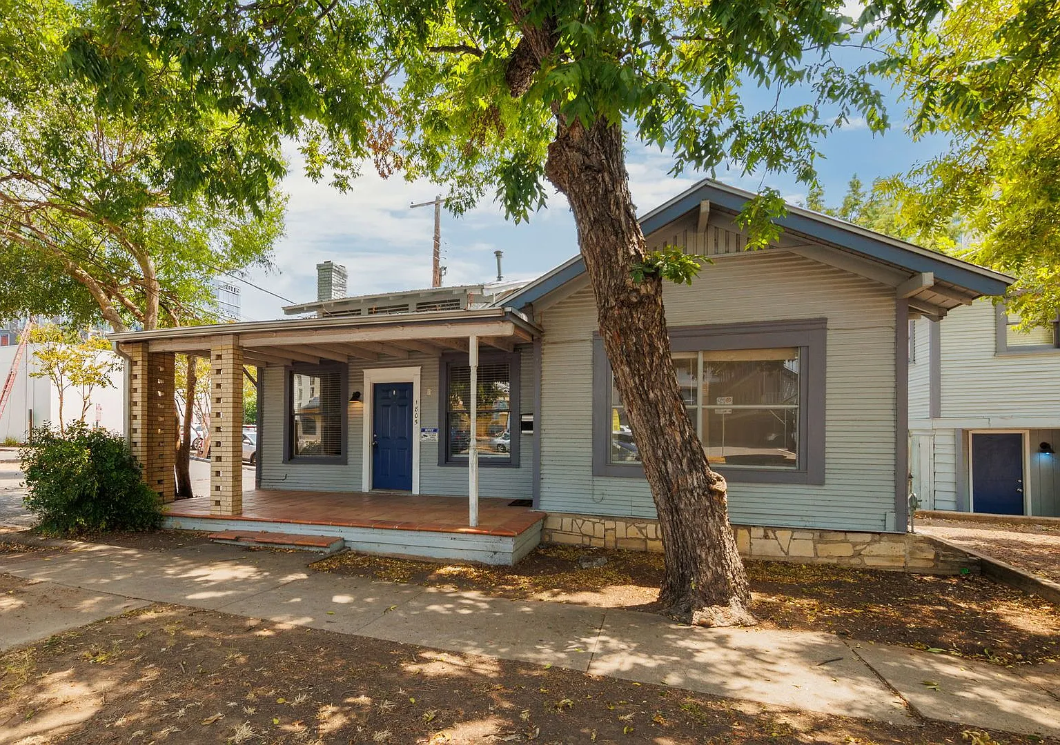 Available August: Prime Location - 3 Br / 1 Ba Home Located In Downtown And Walk To Ut — Photo 2