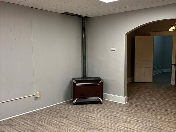 5th image of 205 Main St S #A