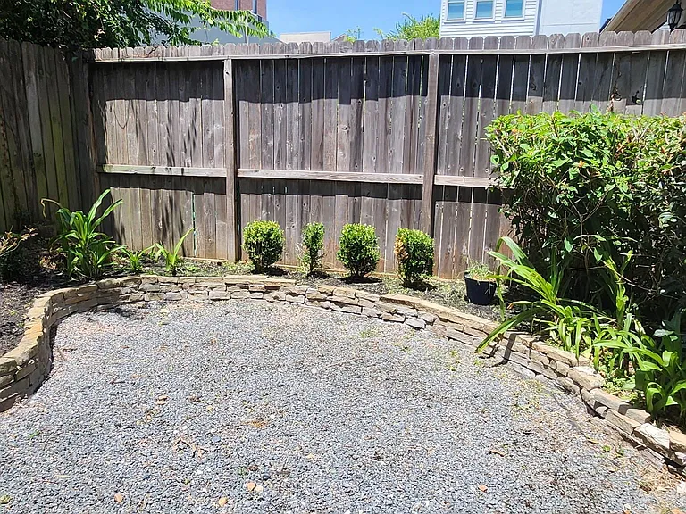 2330 Camden Dr — Photo 23