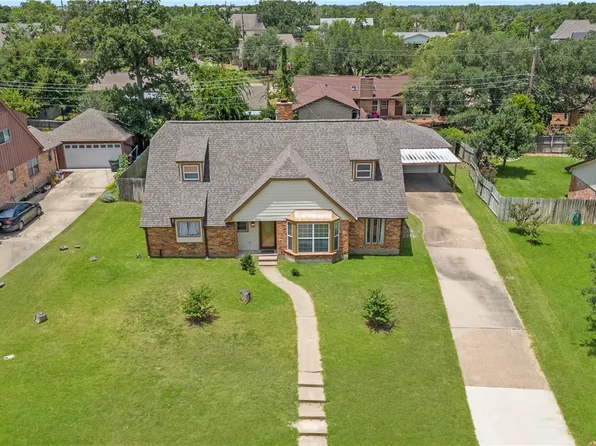 2513 Broadmoor Dr, Bryan, TX 77802