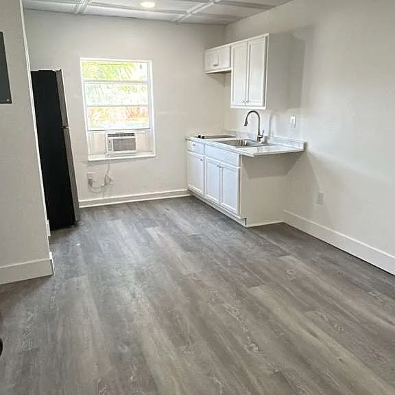 544 NW 23rd Ct #2C — Photo 1