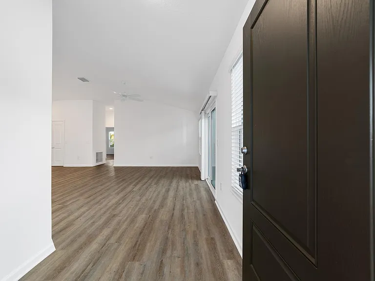 4323 Archer Ave — Photo 4