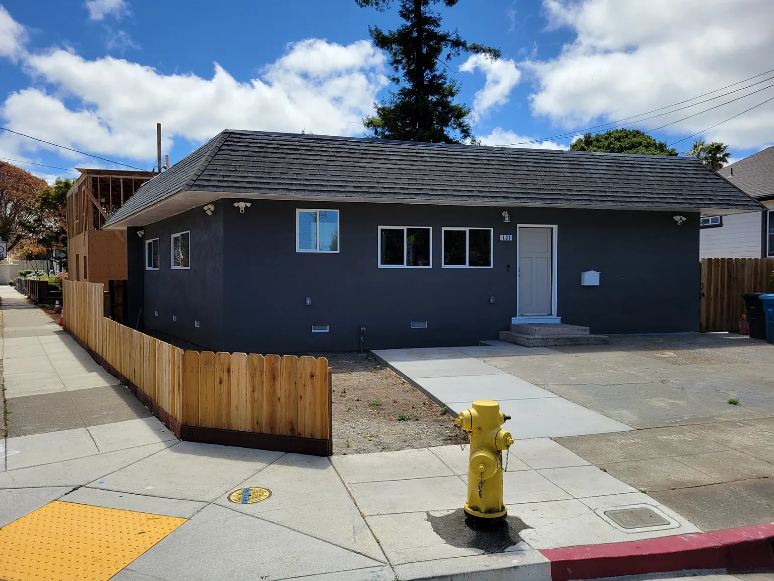 3 bed, 1000 sqft, $4,995 — Photo 1