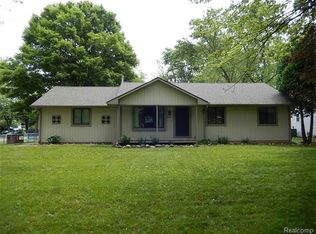 3211 Newton Rd, Commerce Township, MI 48382