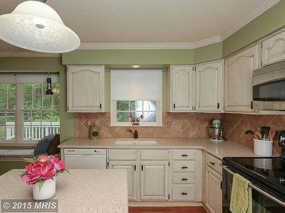 5th image of 55 Spooner Ct