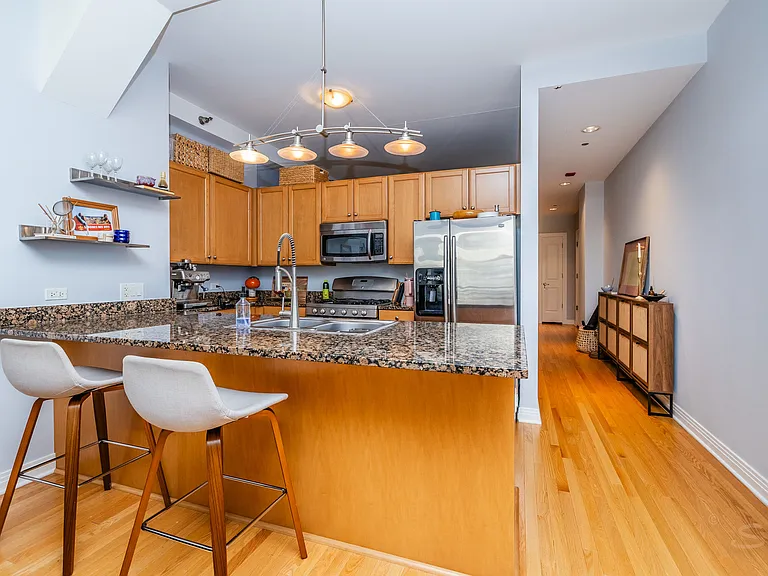 6 N Michigan Ave #608 — Photo 17