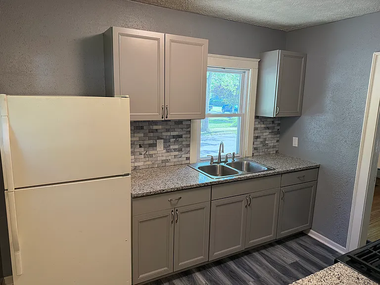2103 N Court St — Photo 2