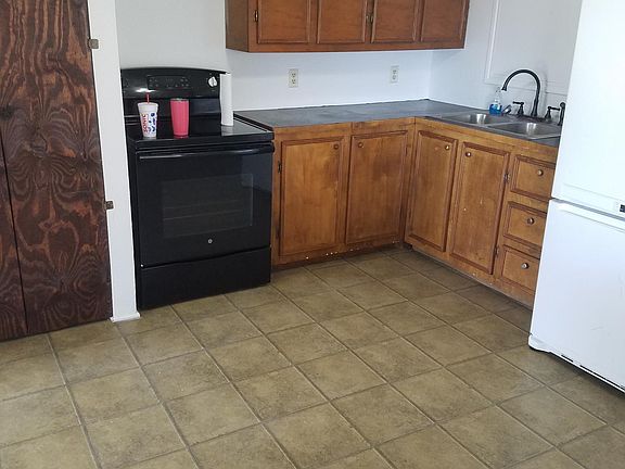 5th image of 160 Charles Ave