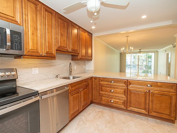 5th image of 2731 NE 14th Street Causeway #208