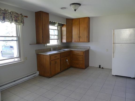 4th image of 3509 N Linden St