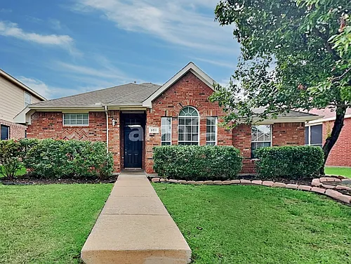300 Trailwood Dr Photo 1