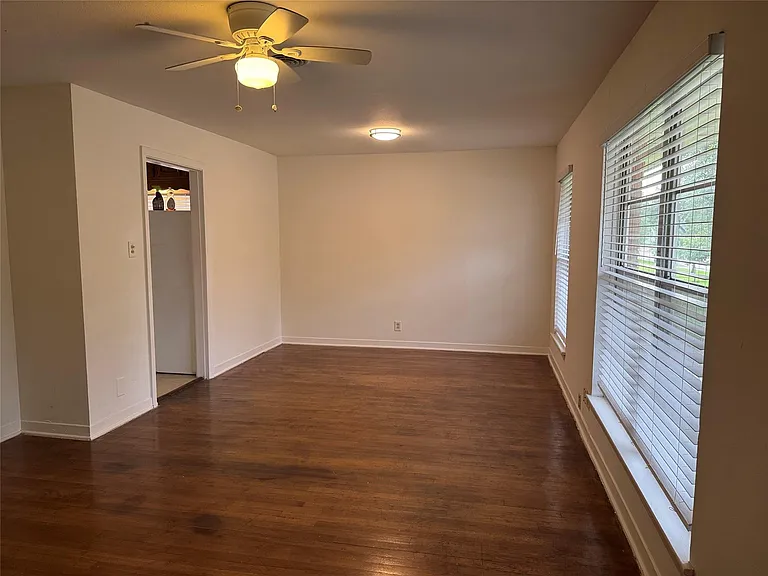 4013 Newshire Dr — Photo 3