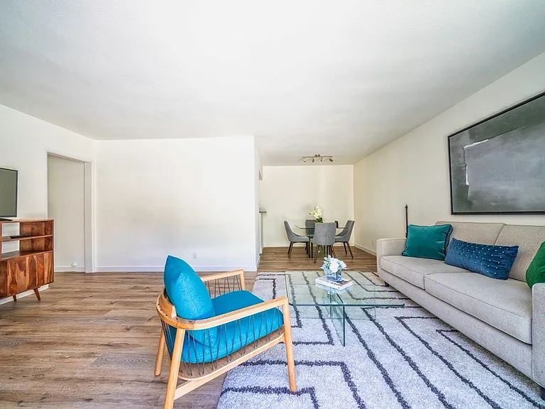 13429 Moorpark St — Photo 10