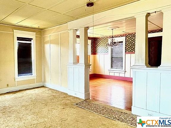 5th image of 702 N McLeod St